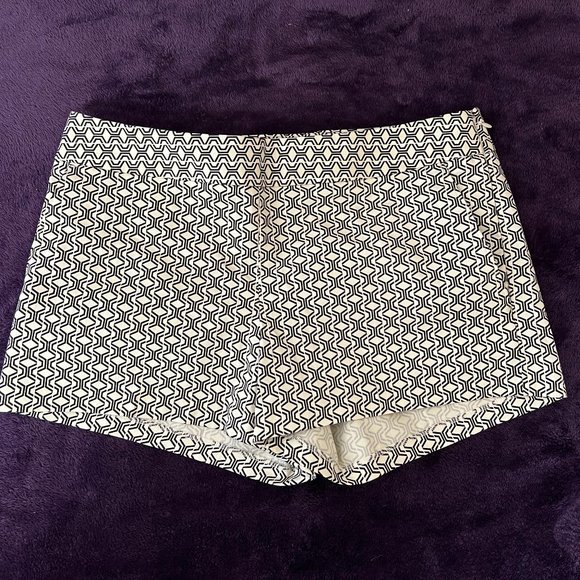 Express Geometric Pattern Shorts Size 2 - Picture 1 of 5